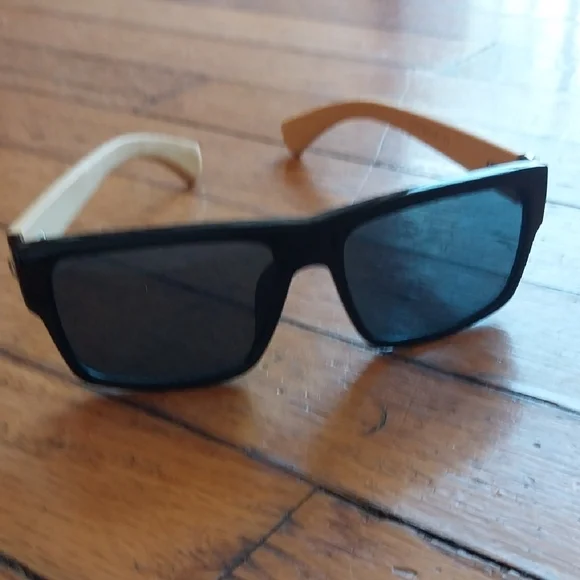 Habibe Sunglasses (2) With Cases - Picture 6 of 10